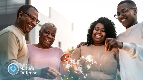 A healthy family celebrates the holidays - Liquivida Natural Defense