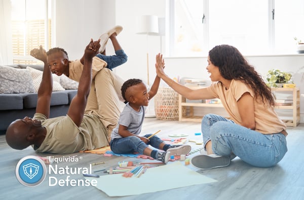 A healthy family celebrates the holidays in their living room - Liquivida Natural Defense