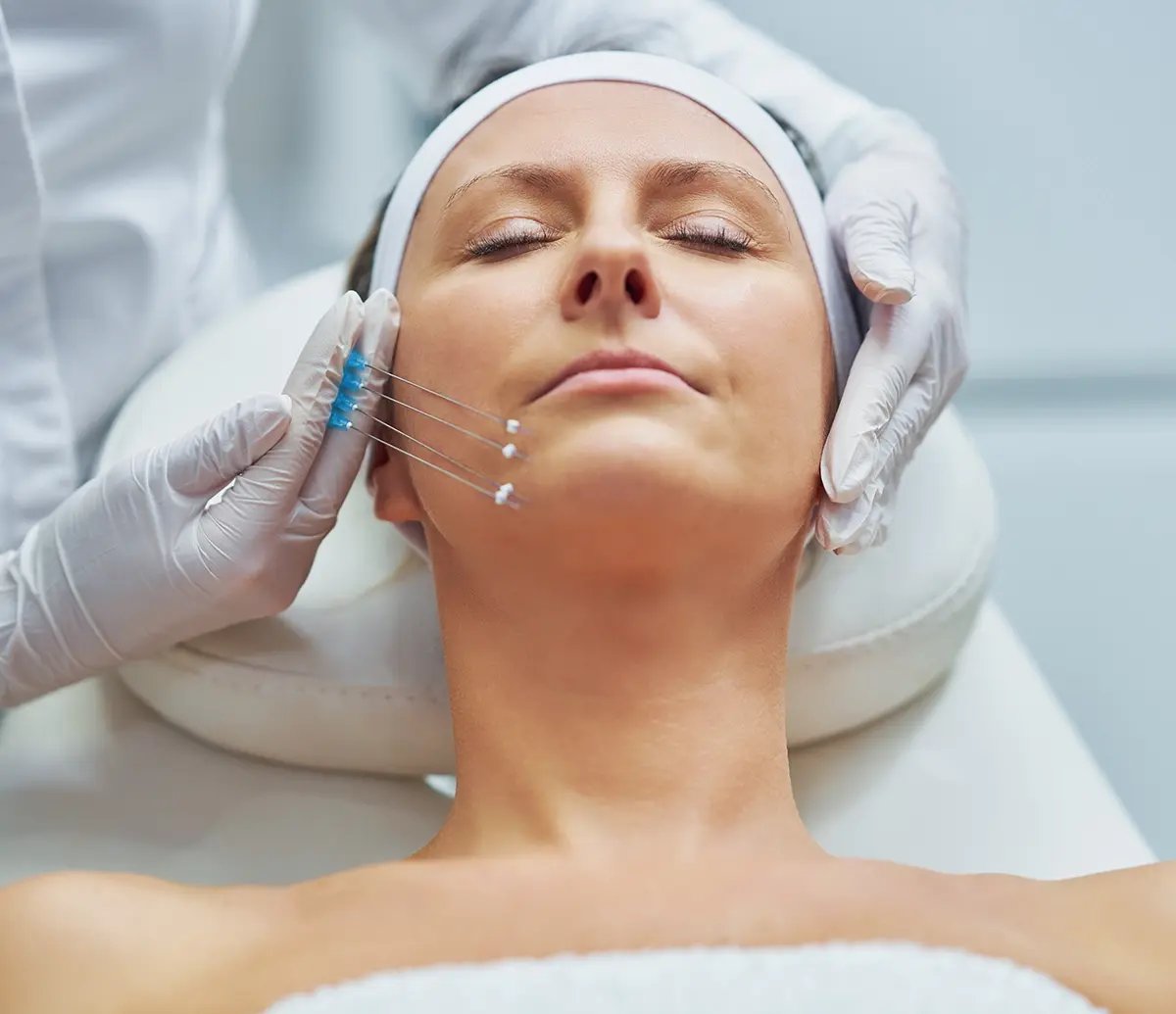Practitioner measuring PDO Threads next to the face of a woman at Liquivida