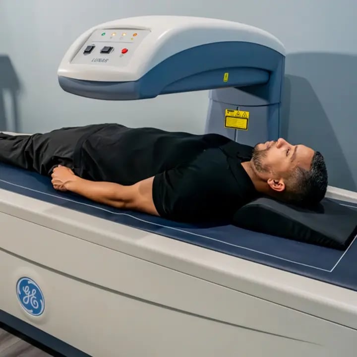 dexa-scan-man-liquivida-wellness-center