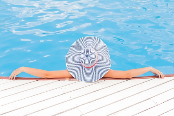 PROTECT YOUR SKIN IN SUMMER WITH THESE NUTRIENTS.jpg