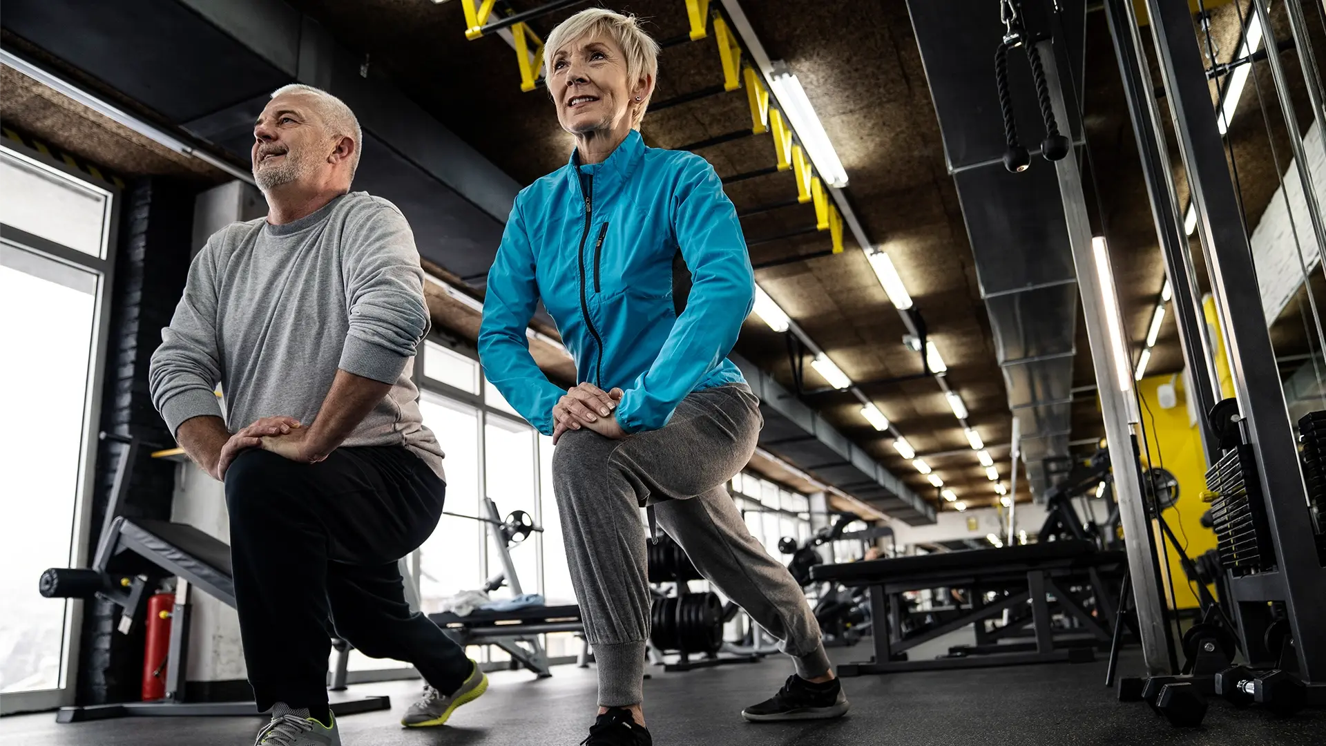 Mature couple training at the gym thanks to HRT Liquivida